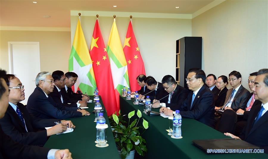 El premier chino, Li Keqiang se reúne con el presidente de Myanmar, U Htin Kyaw en Ulan Bator, Mongolia, 16 de julio de 2016. (Xinhua / Zhang Duo)