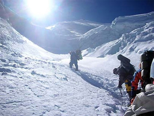 Fallecen andinistas mexicanos intentando escalar la montaña Huascarán de Perú