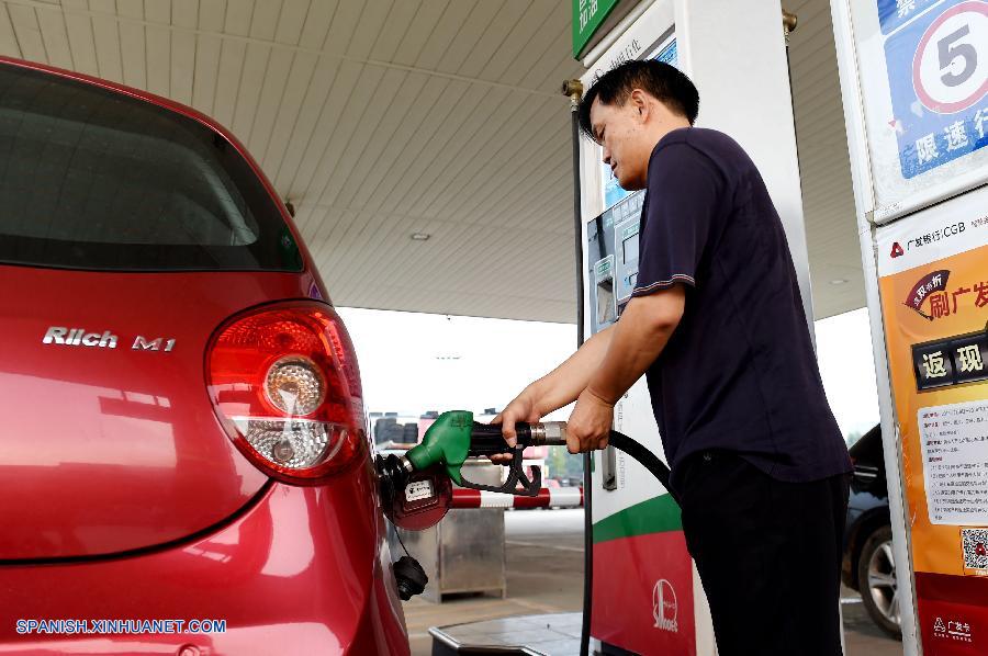China rebaja precios de combustibles