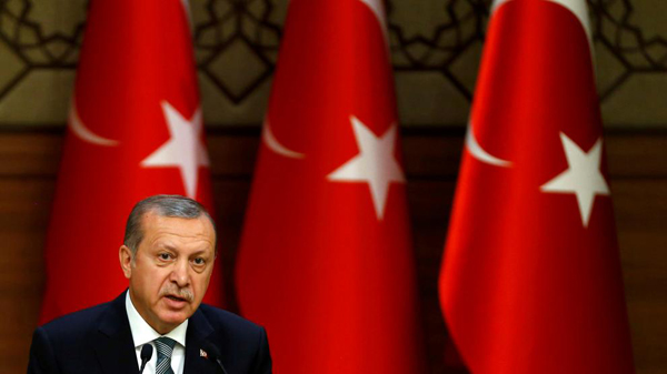 Turquía ordena el cierre de más de 130 medios de comunicación