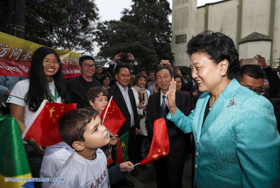 SAO PAULO, agosto 4, 2016 (Xinhua) -- La viceprimera ministra de China, Liu Yandong (d), visita el Instituto Confucio en la Universidad Estatal Paulista, en Sao Paulo, Brasil, el 3 de agosto de 2016. (Xinhua/Han Yan)