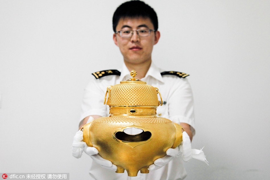 Confiscan objetos de oro valorados en 2.63 millones de yuanes en la Aduana de Qingdao
