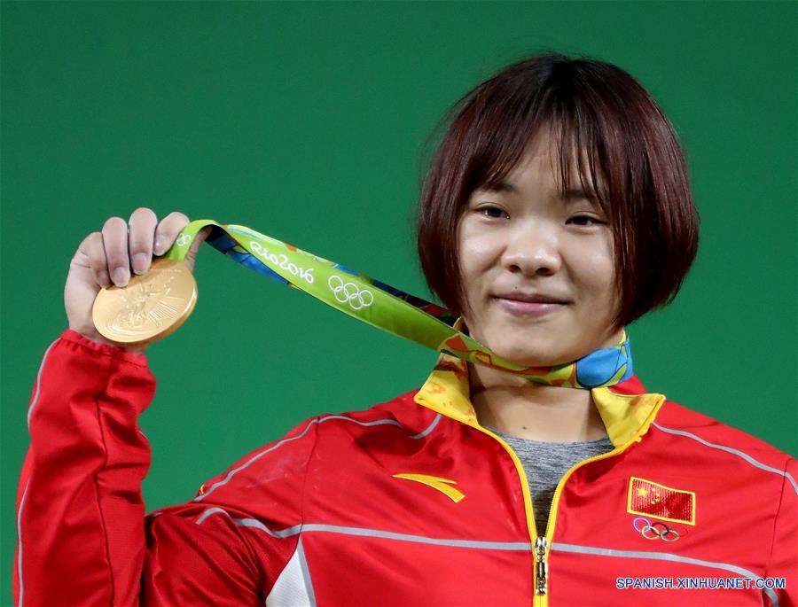 Río 2016 Xiang Yanmei de China gana oro en halterofilia de 69