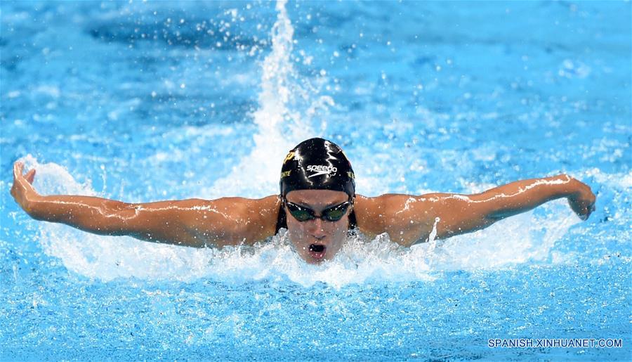Mireia Belmonte logró el miércoles la primera medalla de oro olímpica para España tras imponerse en la final de los 200 metros mariposa en la piscina del Estadio Acuático Olímpico.(Xinhua/Yue Yuewei)