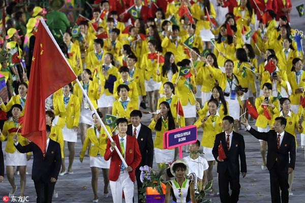 Lei Sheng porta la bandera de la delegación china durante la ceremonia de apertura de los Juegos Olímpicos 2016 en Río de Janeiro. [Foto/IC]