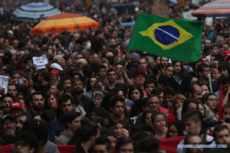 Miles de personas salen a las calles de Brasil para protestar contra el Gobierno Temer