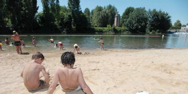 Una mujer francesa sufre una brutal agresión por hacer «topless» en la playa