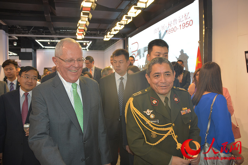 Presidente Kuczynski inaugura en Beijing la exposición “Memoria del Perú”