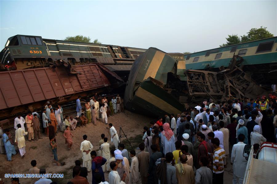 Colisión entre dos trenes deja seis muertos y 150 heridos en el centro de Pakistán
