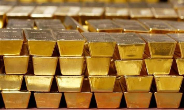 Encuentran 10 lingotes de oro en un cubo de basura de un aeropuerto de Bangladés