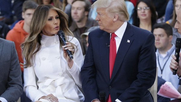 Melania Trump tilda de «inaceptables y ofensivas» las palabras de su esposo