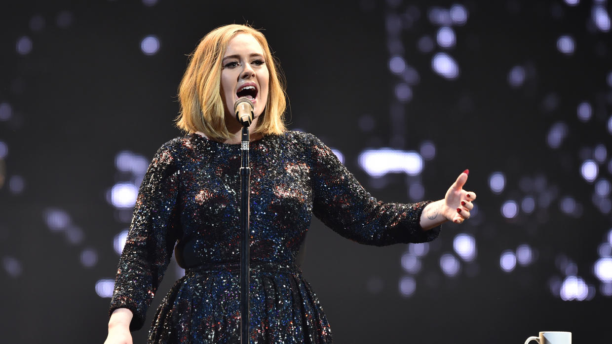 Adele confiesa que pasó una “terrible” depresión posparto