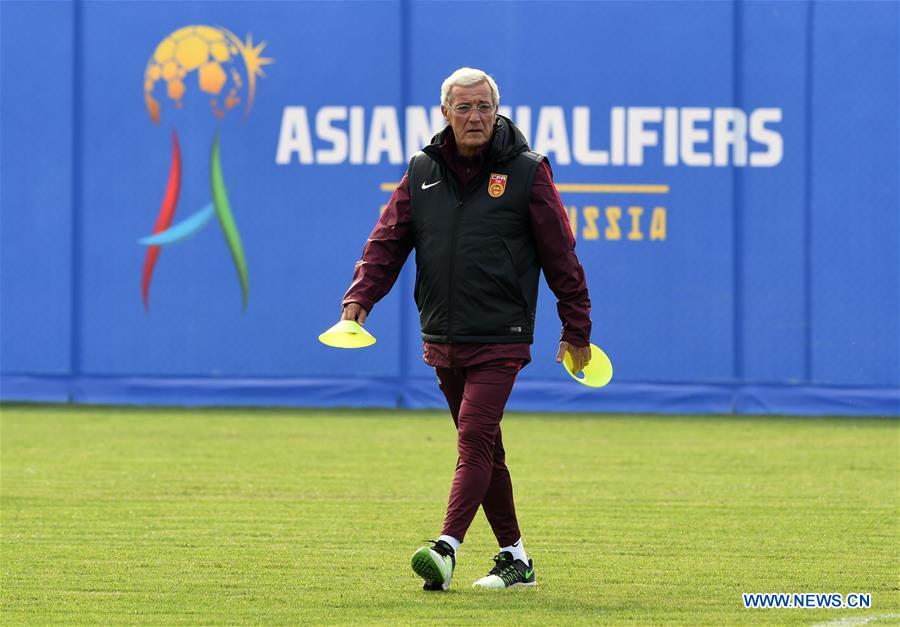Lippi comienza los entrenamientos con la selección nacional de fútbol de China en Kunming