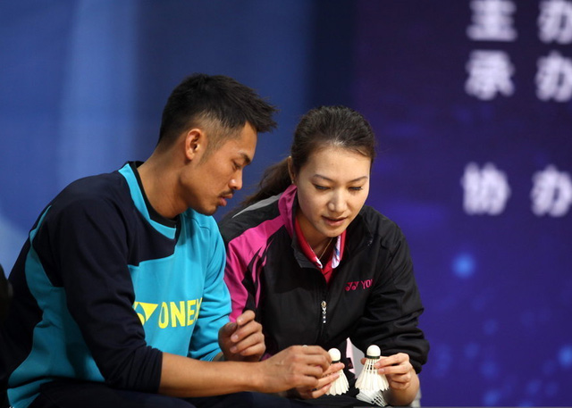 El campeón olímpico de badminton Lin Dan se disculpa por engañar a su esposa