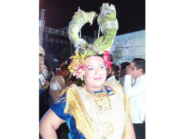 Vestuario tradicional con iguanas amarradas genera polémica en México
