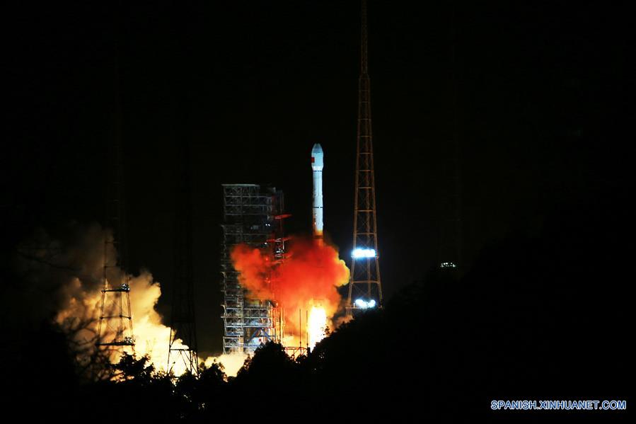 China lanza cuarto satélite de retransmisión de datos