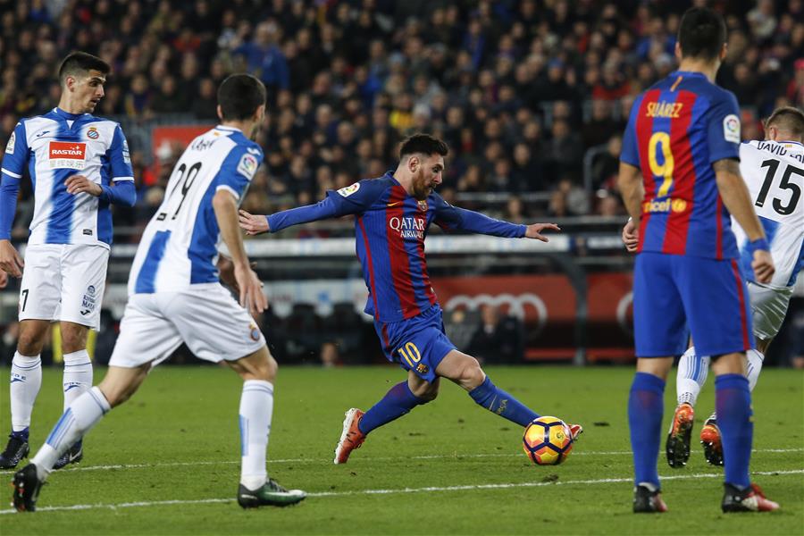 Fútbol: Barcelona vence 4-1 al Español en derbi catalán