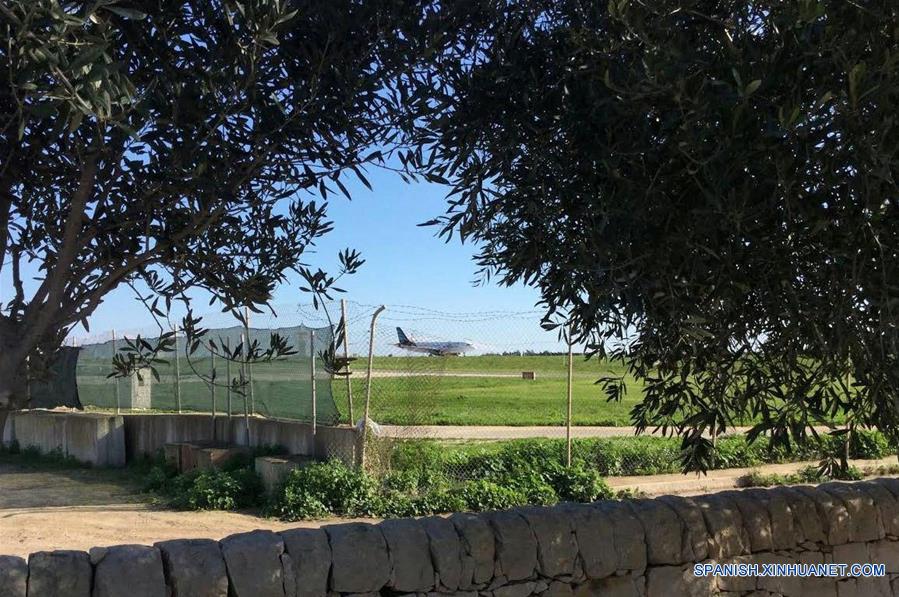 Secuestradores liberan a pasajeros en aeropuerto de Malta