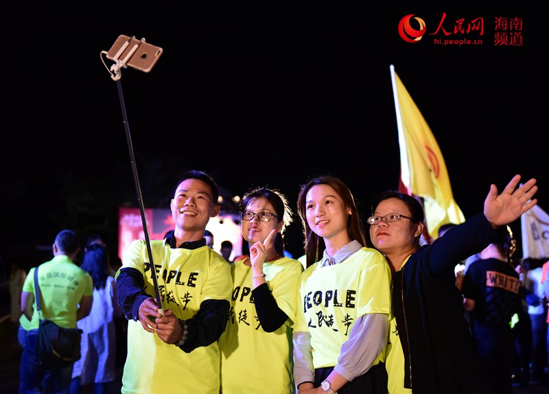 Pueblo en Línea convoca una excursión de 100 mil internautas en 40 ciudades para celebrar el Año Nuevo y su XX aniversario------la ciudad de Sanya,en la provincia de Hainan