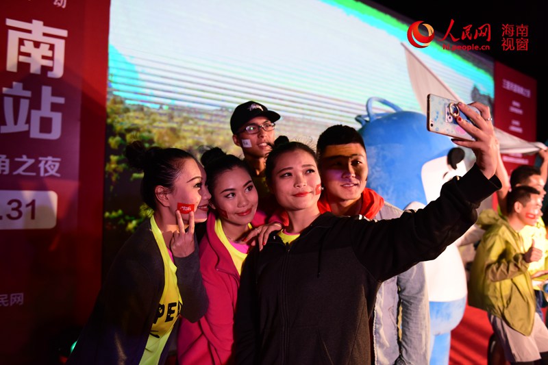 Pueblo en Línea convoca una excursión de 100 mil internautas en 40 ciudades para celebrar el Año Nuevo y su XX aniversario------la ciudad de Sanya,en la provincia de Hainan