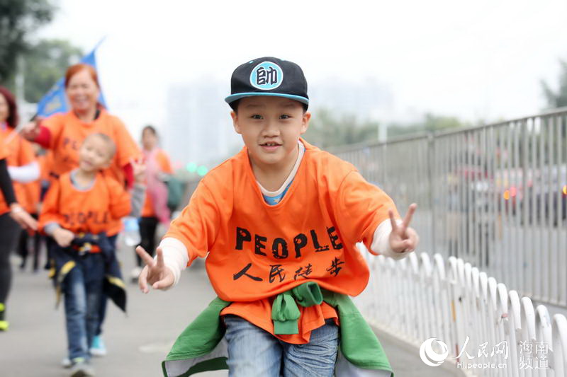Pueblo en Línea convoca una excursión de 100 mil internautas en 40 ciudades para celebrar el Año Nuevo y su XX aniversario------la ciudad de Danzhou,en la provincia de Hainan
