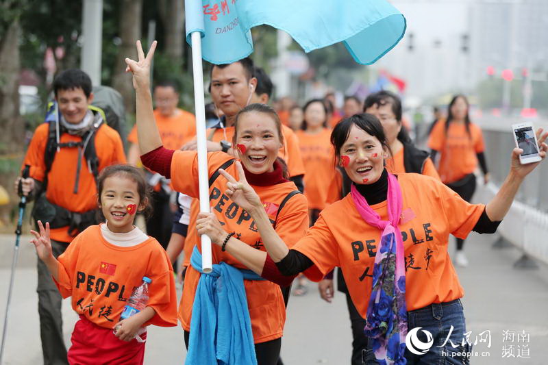 Pueblo en Línea convoca una excursión de 100 mil internautas en 40 ciudades para celebrar el Año Nuevo y su XX aniversario------la ciudad de Danzhou,en la provincia de Hainan