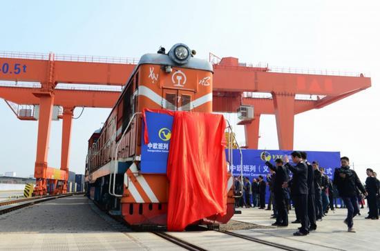 China lanza primer tren de carga a Londres