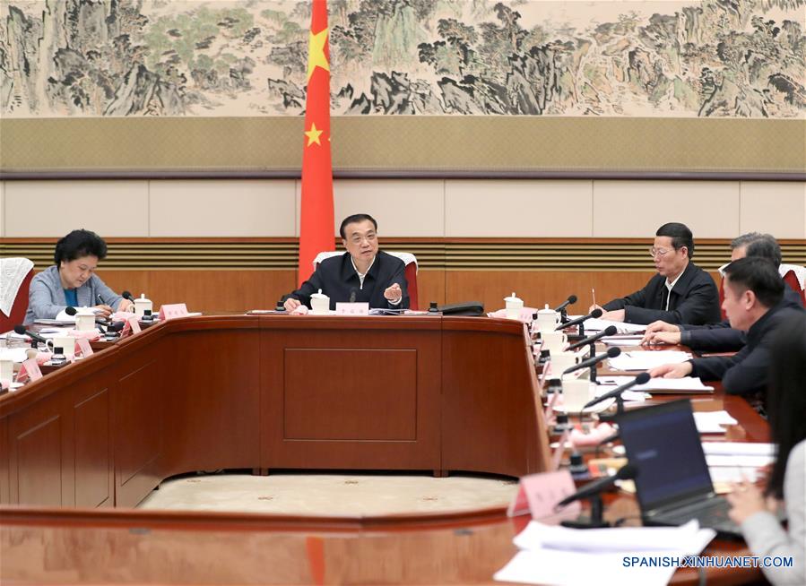 Primer ministro chino escucha opiniones sobre informe de trabajo del gobierno