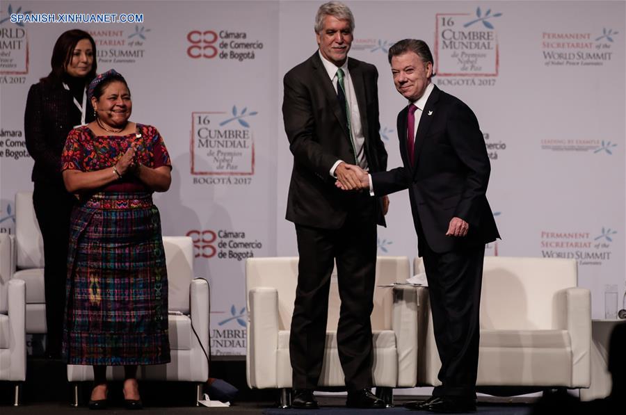 Santos pide unión durante instalación de Cumbre Mundial de Premios Nobel de la Paz