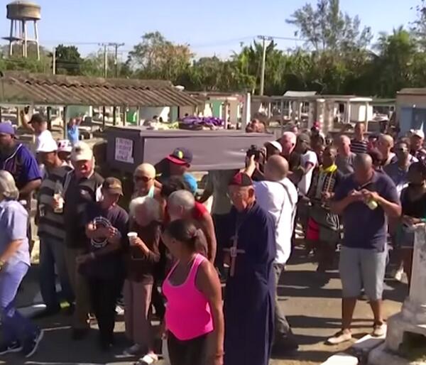 Celebran “el entierro de Pachencho”, tradición cubana que se burla de la muerte