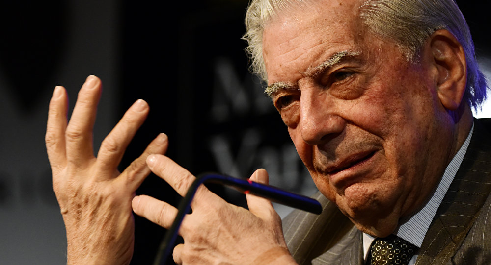 El escritor peruano Vargas Llosa pidedefender el idioma español en EE.UU.