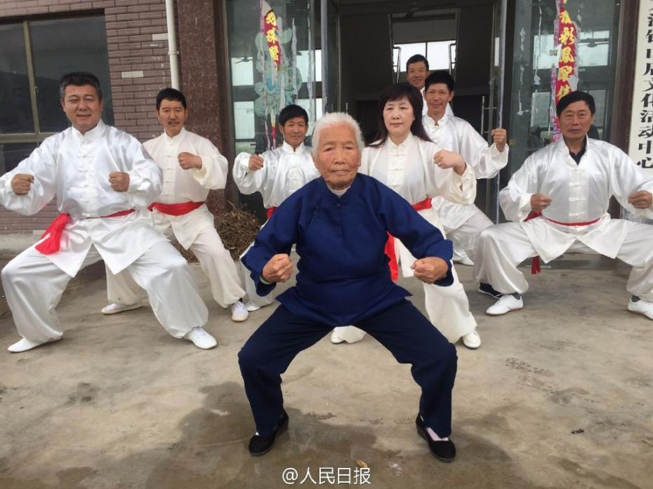 La “abuela del Kung Fu” muestra su agilidad a los 94 años