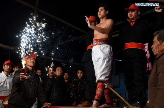 “Banquete” de fuegos artificiales durante el Festival de Los Faroles en Fujian