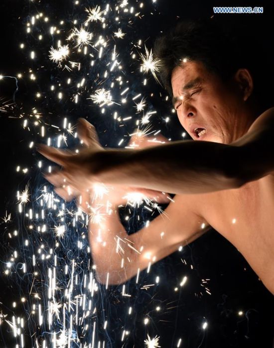 “Banquete” de fuegos artificiales durante el Festival de Los Faroles en Fujian