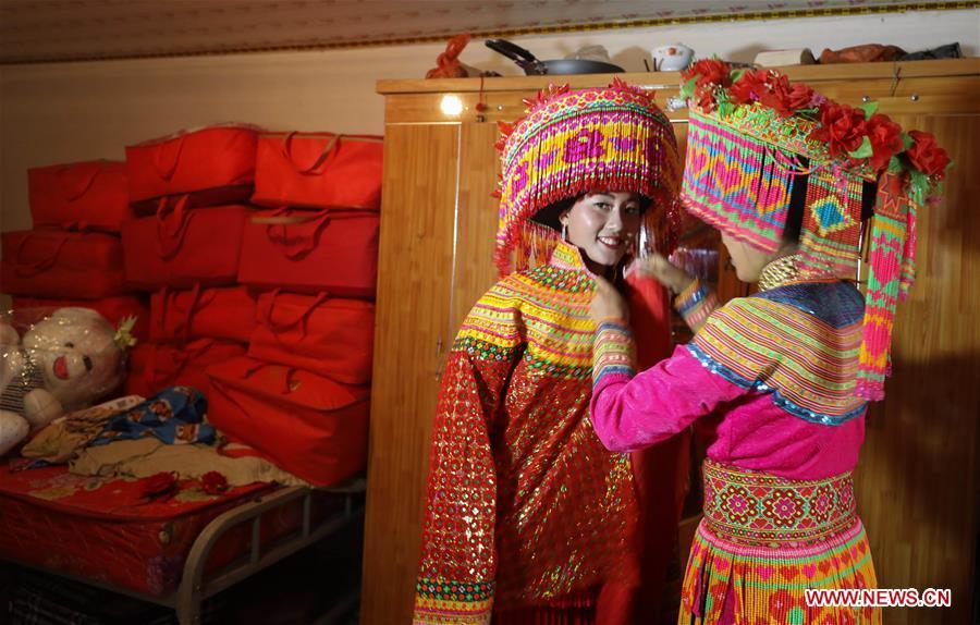 Ceremonia tradicional del grupo étnico Lisu en Sichuan