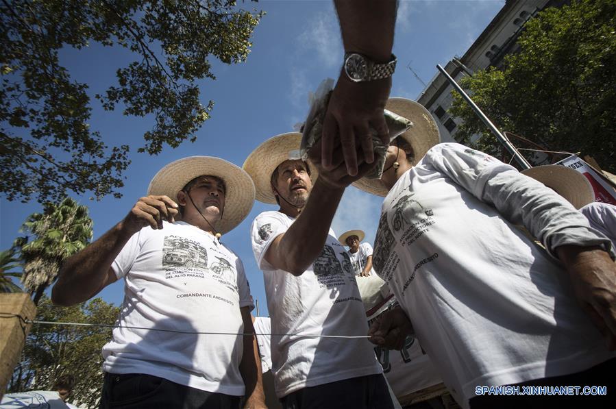 Protestas de productores yerbateros en Buenos Aires