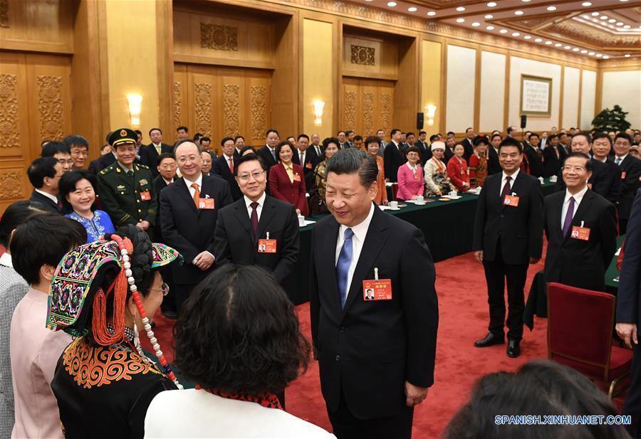 El presidente de China, Xi Jinping, participa en deliberaciones con un panel de legisladores nacionales de la provincia de Sichuan, suroeste de China, en la sesión anual de la Asamblea Popular Nacional (APN).(Xinhua/Lan Hongguang)