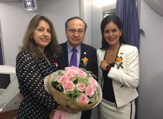 Las rosas del Ecuador ayudan, tanto a las mujeres chinas como a las ecuatorianas, a cumplir sus sueños 