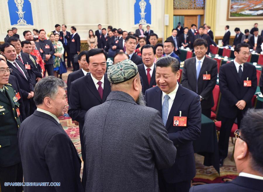 Presidente chino pide construcción de una "gran muralla de hierro" para estabilidad social en Xinjiang