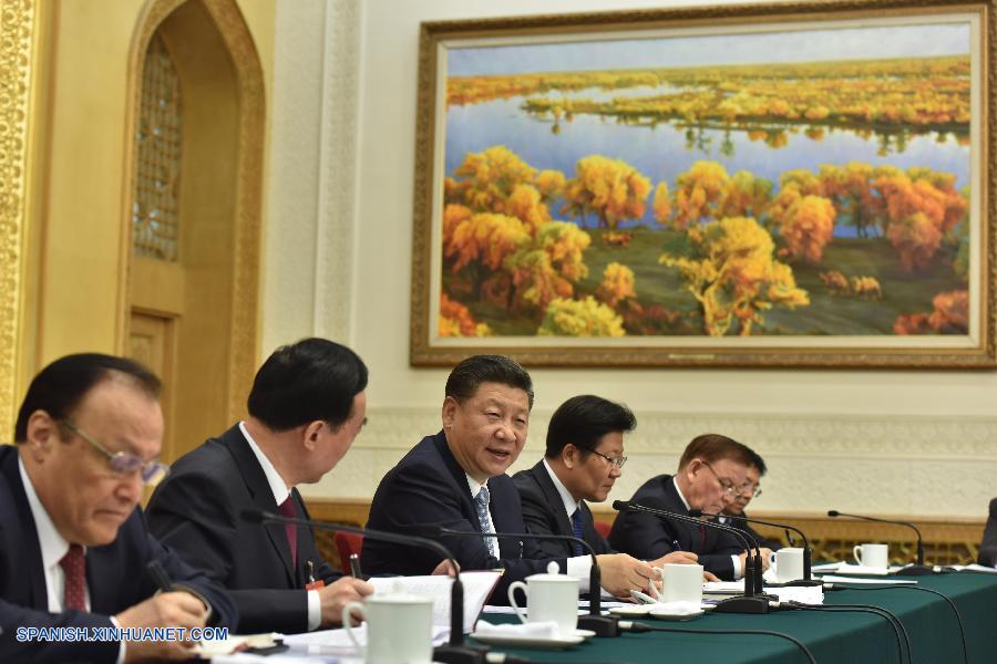 Presidente chino pide construcción de una "gran muralla de hierro" para estabilidad social en Xinjiang