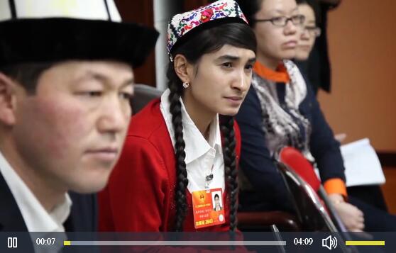 Joven diputada de Uygur realiza propuestas para desarrollar su pueblo