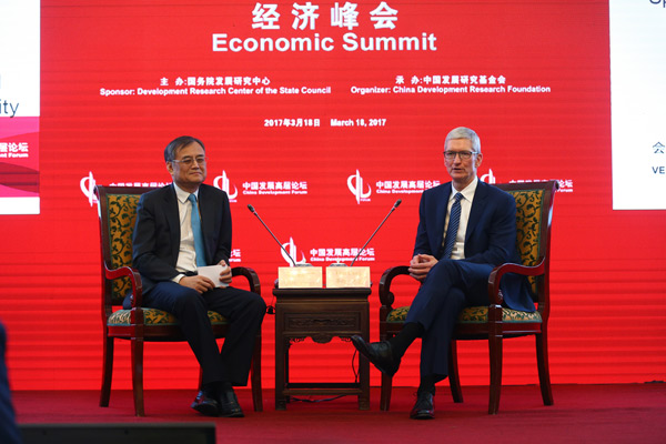 Tim Cook defiende la globalización durante su última visita a Beijing