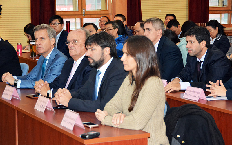 Sergio Massa, diputado argentino y líder del Frente Renovador, visitó al Instituto de Estudios sobre América Latina de la Academia de Ciencias Sociales de China junto a la delegación que le acompaña. (Foto: YAC)