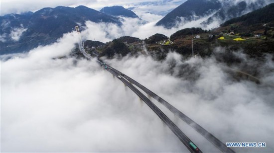 Magnífico paisaje desde el puente Siduhe en Hubei