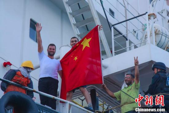 Miembros de la tripulación del buque secuestrado agradecen a los rescatistas chinos