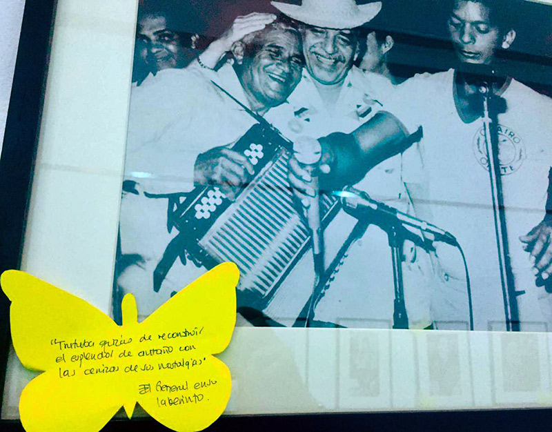 La obra del colombiano Gabriel García Márquez sigue atrayendo a millones de lectores chinos. Durante la inauguración de la exposición, sus lectores y admiradores le “enviaron” mensajes escritos en mariposas amarillas, su color favorito y primordial. (Foto: YAC)