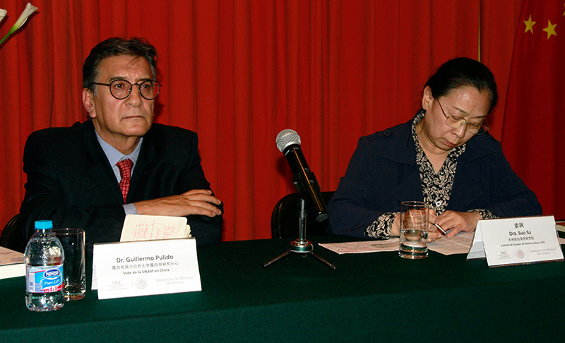 El Dr. Guillermo Pulido, director de la sede de la UNAM en China, y la Dra. Suo Sa, investigadora del Instituto de Estudios de América Latina de la Academia de Ciencias Sociales de China. (Foto:YAC) 