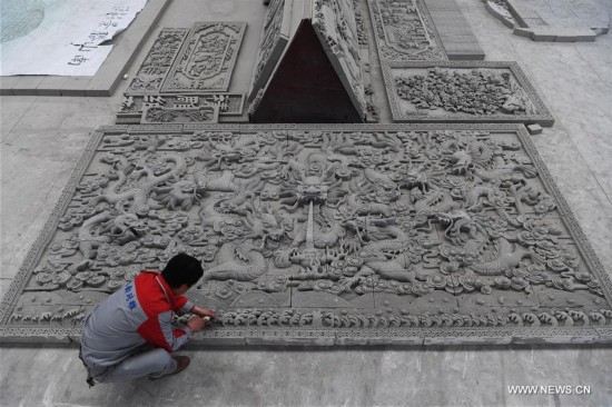 La antigua y delicada talla en piedra de estilo Linxia