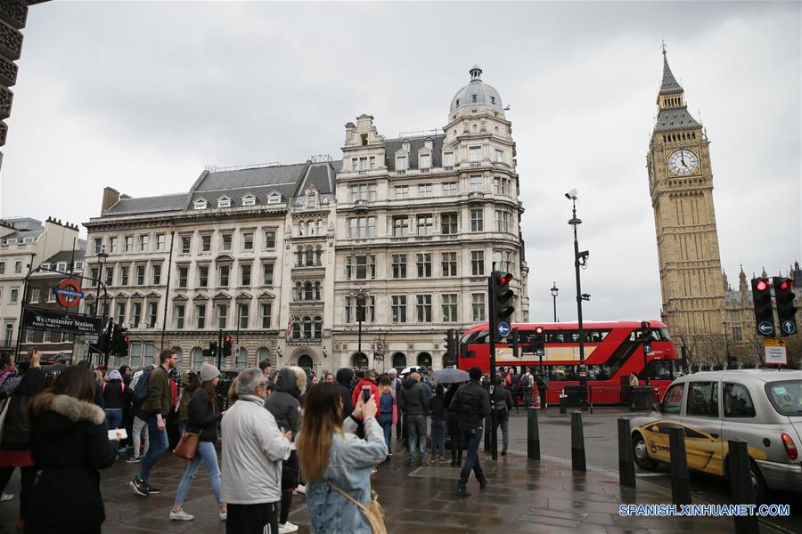 Policía arresta a hombre tras incidente cerca de Parlamento británico