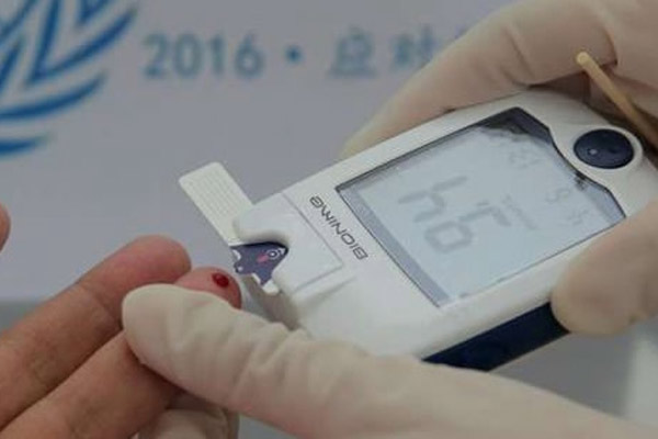 Científicos chinos utilizan una gota de sangre para detectar cáncer